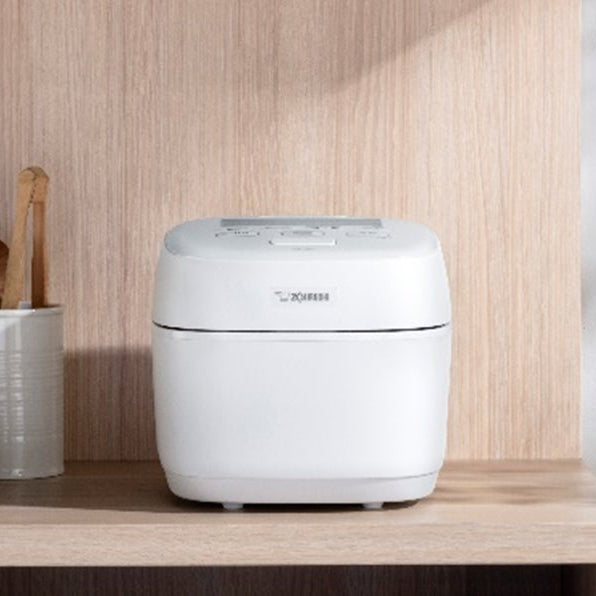 炊飯器 4合 ZOJIRUSHI 象印 NW-UT07-WZ 絹白 圧力IH炊飯ジャー 炎舞炊き 豪炎かまど釜 4合炊き ごはん 白米 玄米 ふっくら もちもち 美味しい 新生活