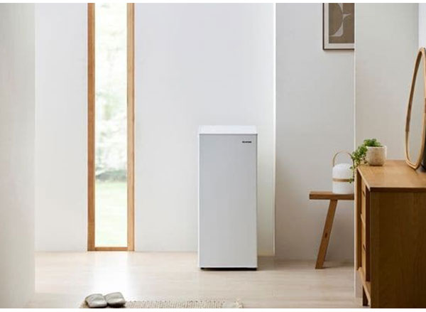 冷凍庫 スリム スキマックス アイリスオーヤマ IUSN-S6A-W ホワイト 小型 家庭用 自動霜取り ファン式 霜取り不要 64L セカンド冷凍庫 急冷モード 省スペース コンパクト